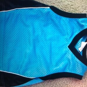 Boys size 4 sleeves jersey shirt